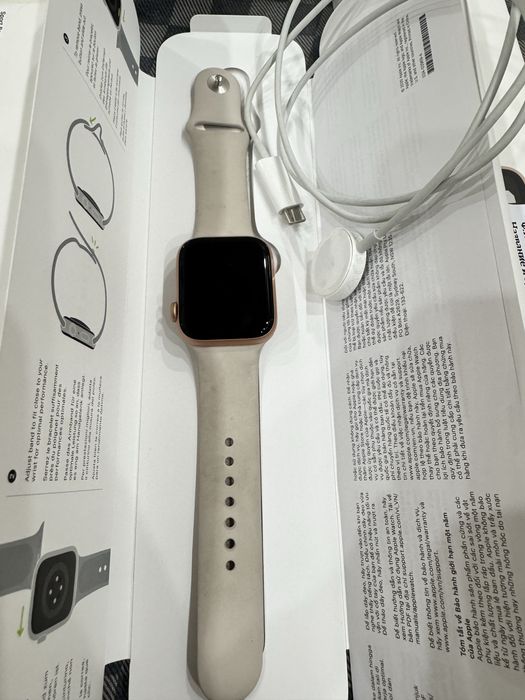 Продам Apple Watch SE 44mm gold