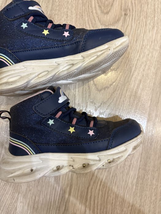 Кросовки 29 для девочки светящиеся