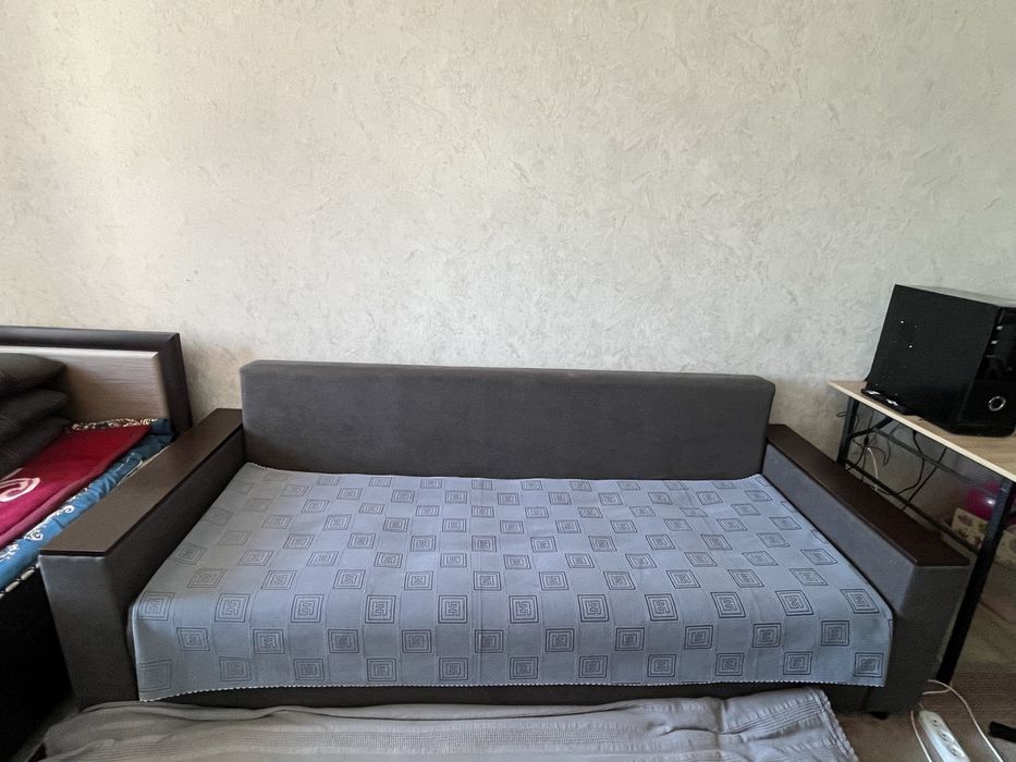 Продается диван в хорошем состоянии