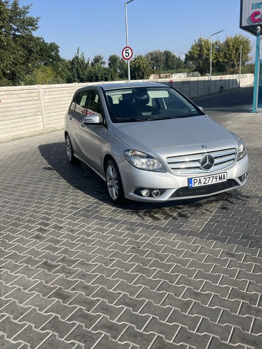 Продава Мерцедес В200 дизел