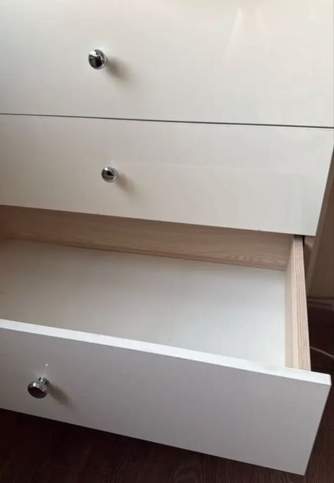 Белый комод в хорошем состоянии