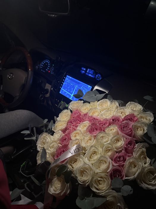 Продам Цветы в корзине с буквой М