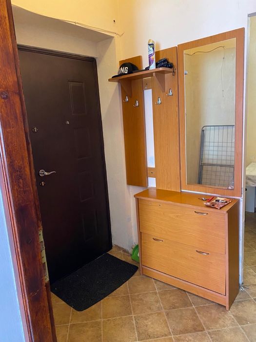 Vand apartament 1 camera la casa in curte comuna