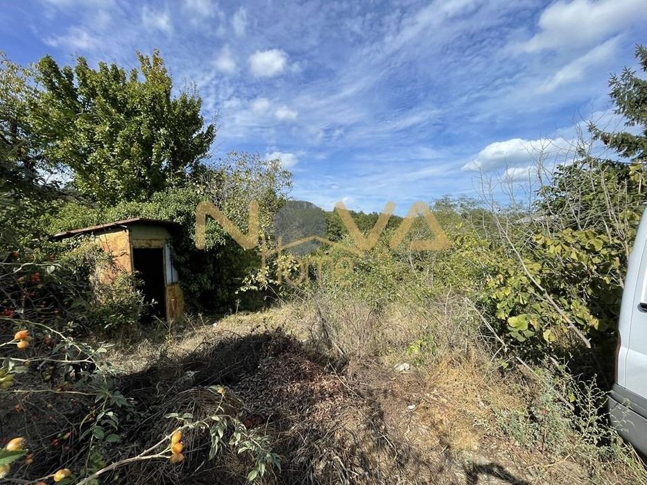 Парцел в Варна-м-т Боровец - юг площ 600 цена 28000