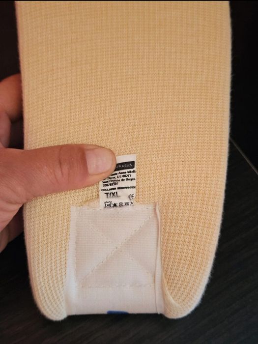 Colier medical pentru gât
