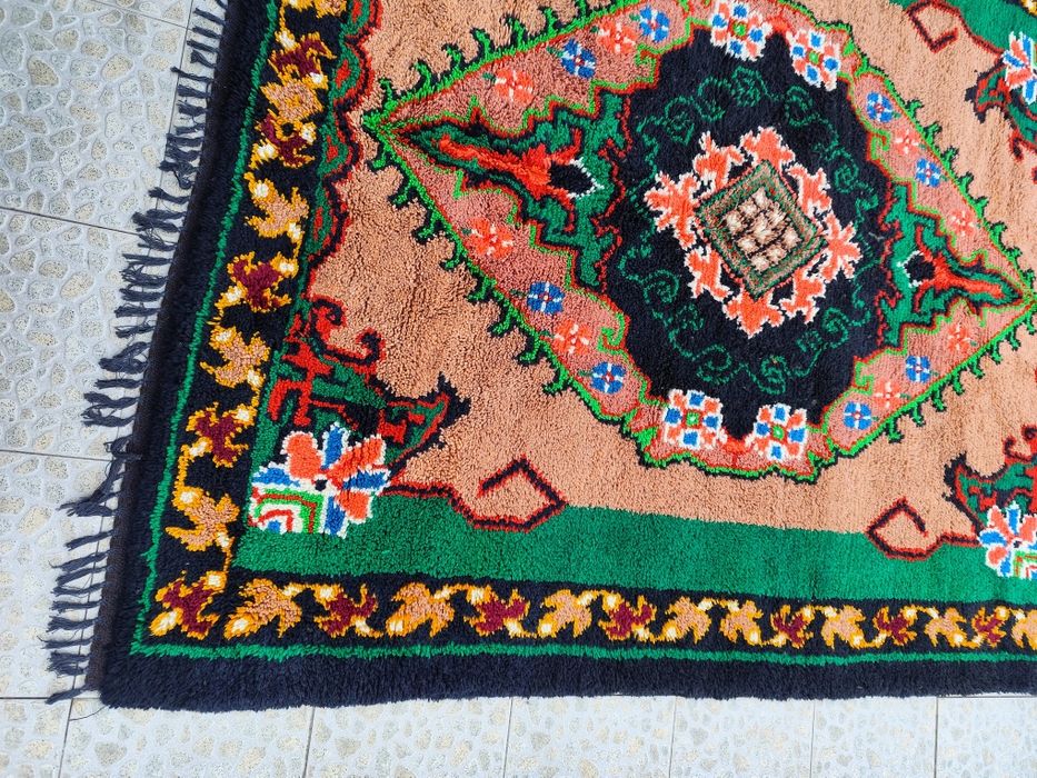 Дебел,вълнен килим