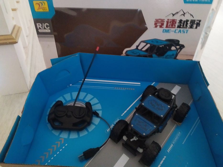 Pultli mashina sotiladi