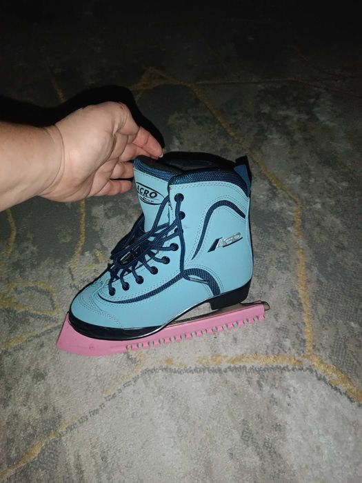 Продам фигурные коньки