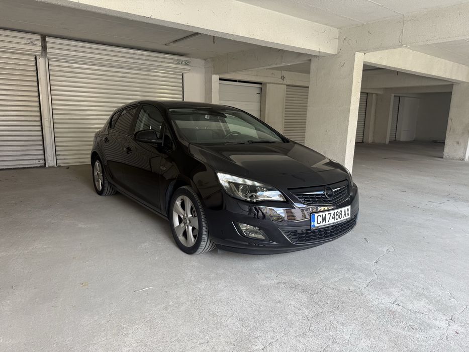 Opel Astra J 2010 година