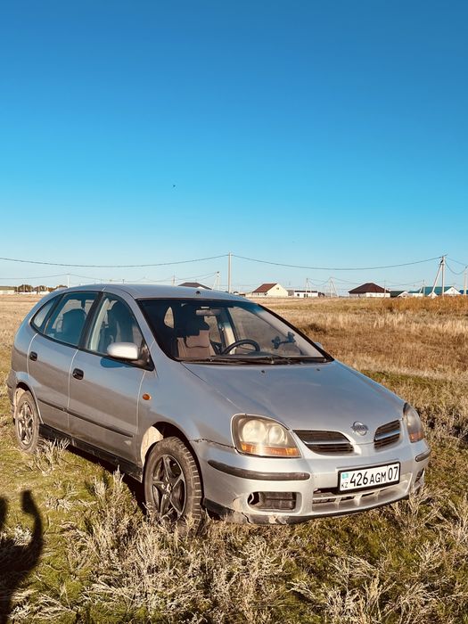 Nissan Almera Tino