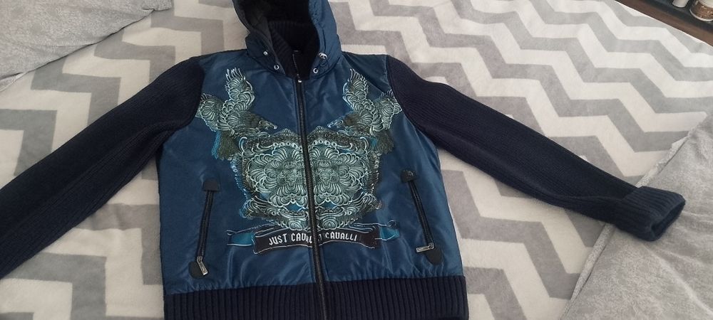 Продавам мъжко оригинално яке на Just cavalli
