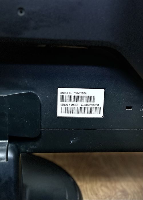 Unitate PC GIGABYTE si monitor Philips