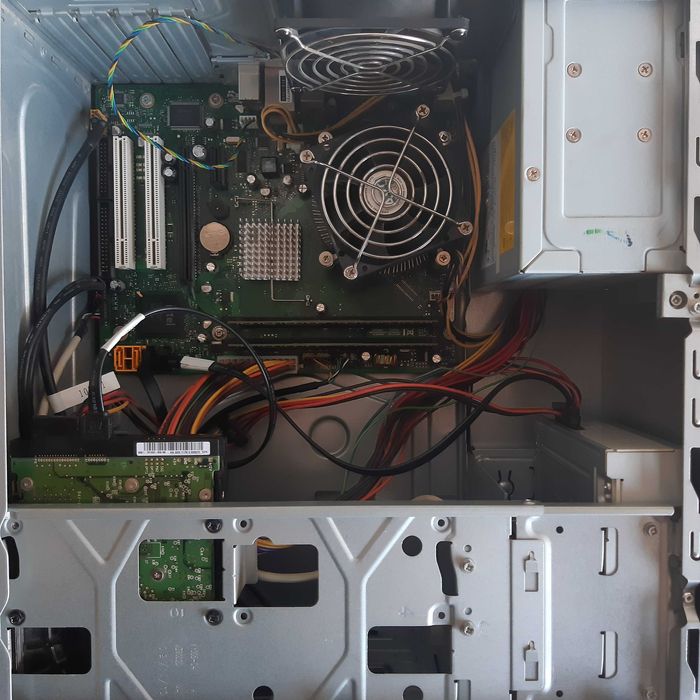 Kompyuterlar sotiladi | Продаются компютера