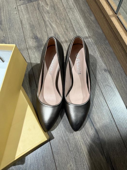 Продам туфли новые