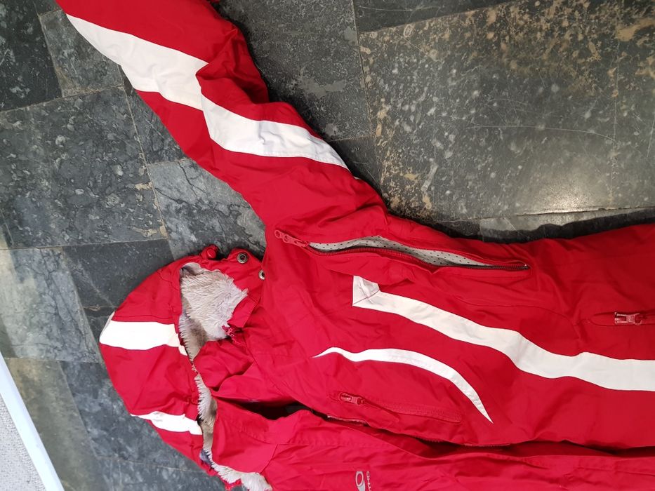 Geaca ski femei culoare rosie, cu aerisiri laterale si  captuseala .
