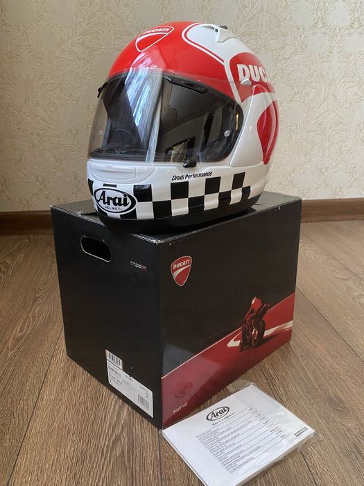 Шлем Ducati, перчатки