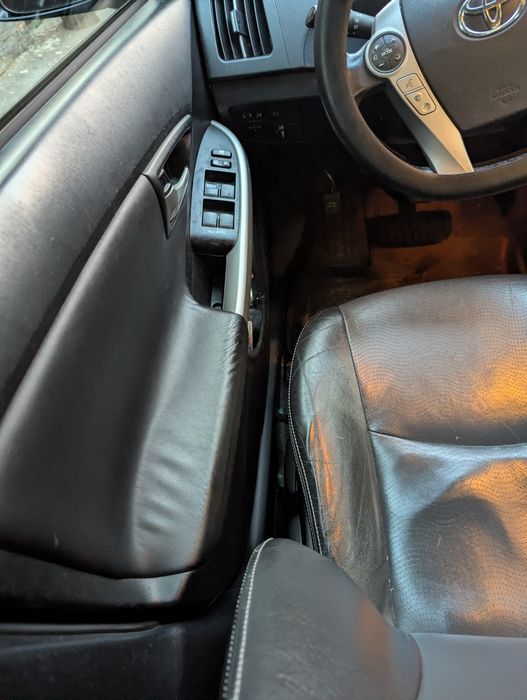 Toyota prius plug-in hybrid