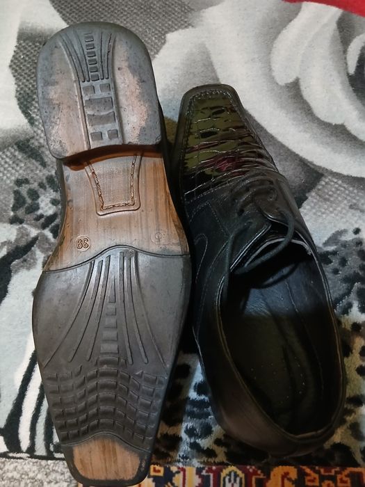 Vând urgent pantofi  din piele naturală  mărime 39