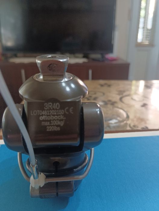 Колянен ключ с движение.