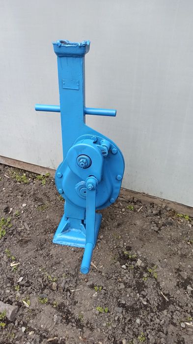 Продам домкрат реечный.