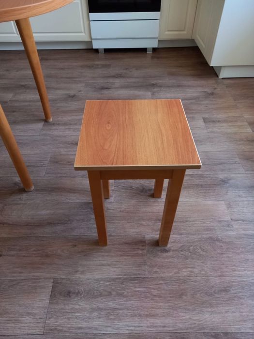 Стол кухонный