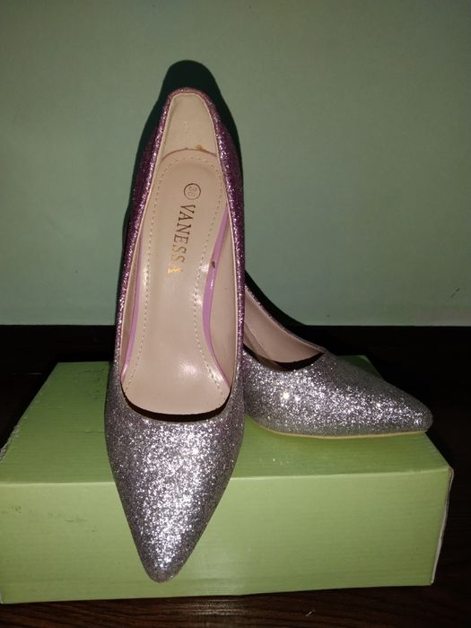 Jenskiy ayaq kiyimler