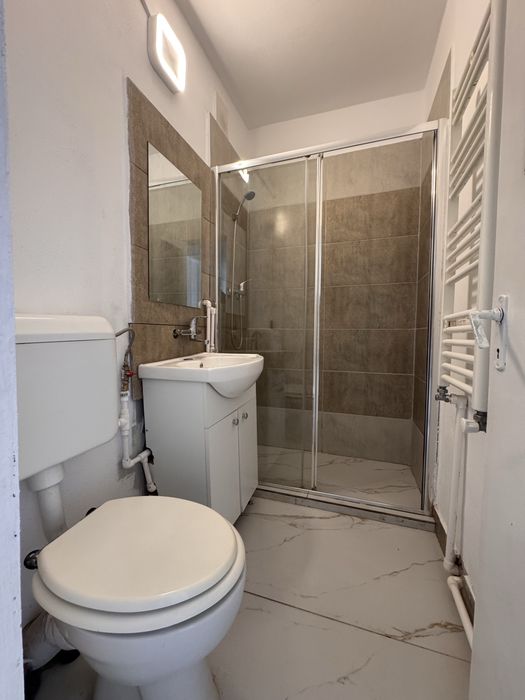 Particular vand apartament  mobilat utilat complet