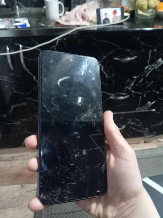 Телефон Tehno spark