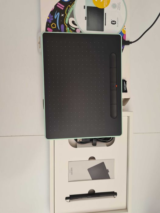 Графичен таблет Wacom Intuos M Bluetooth Pistachio