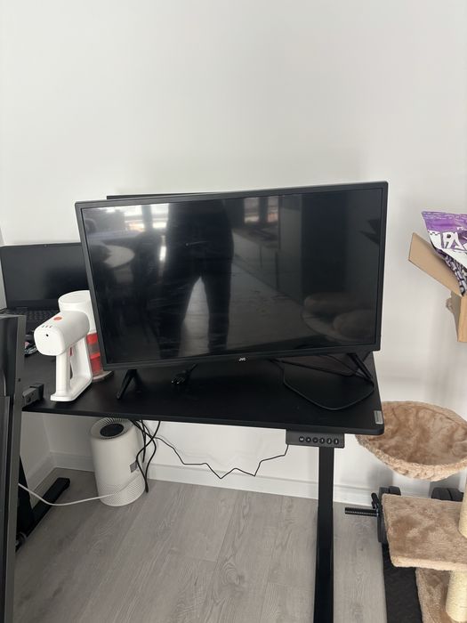 JVC Smart TV  81cm