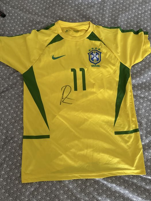 Tricou cu semnatura lui Ronaldinho