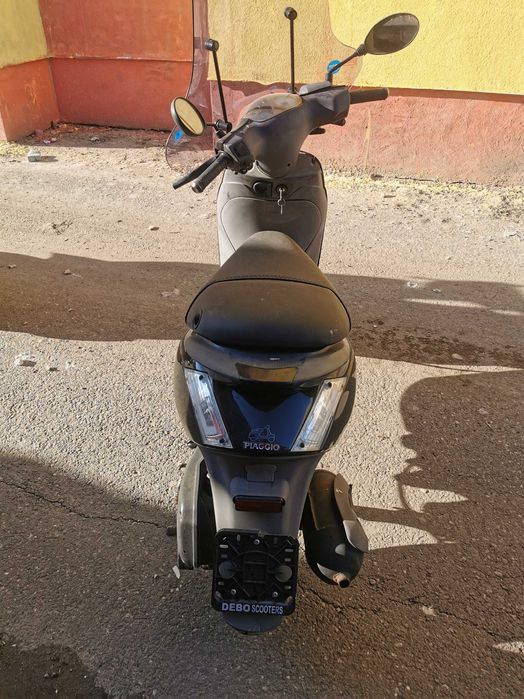 Schimb, Vând scuter Piaggio 50 cc 4t limitat 25kmh, si Yamaha Neo'S 50cc 2t