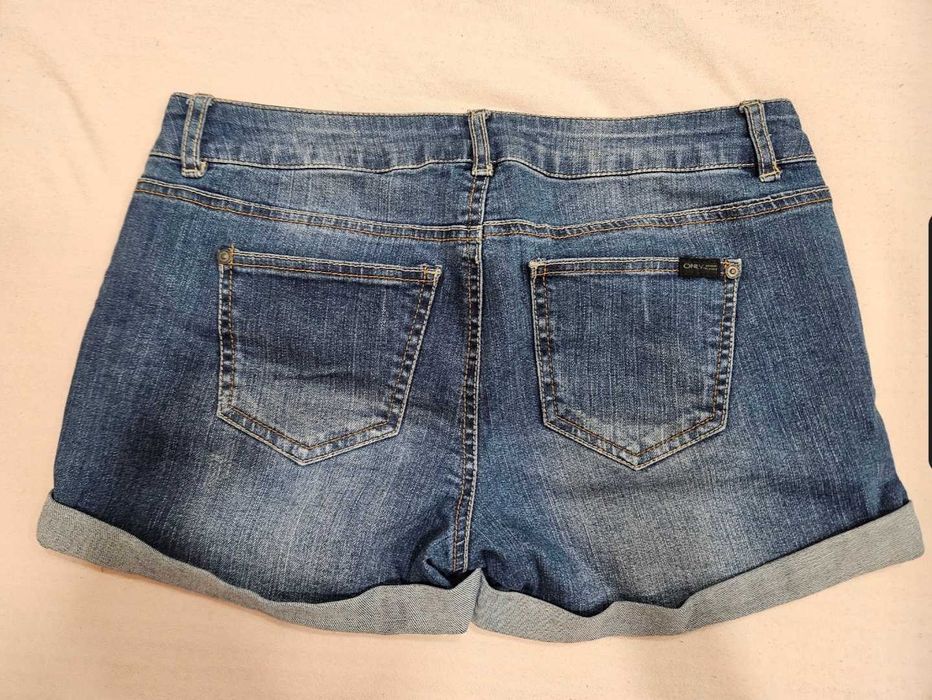 Дамски къси панталонки M-размер