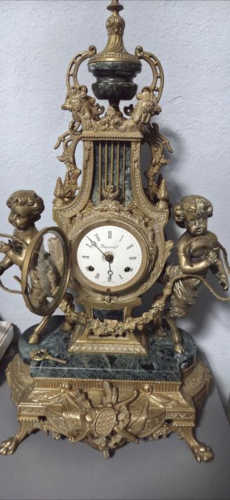 Ceas de simeniu din bronz