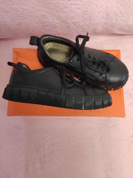 Продам демисезонные кожаные ботинки/кеды/полуботинки для девочки/мальч