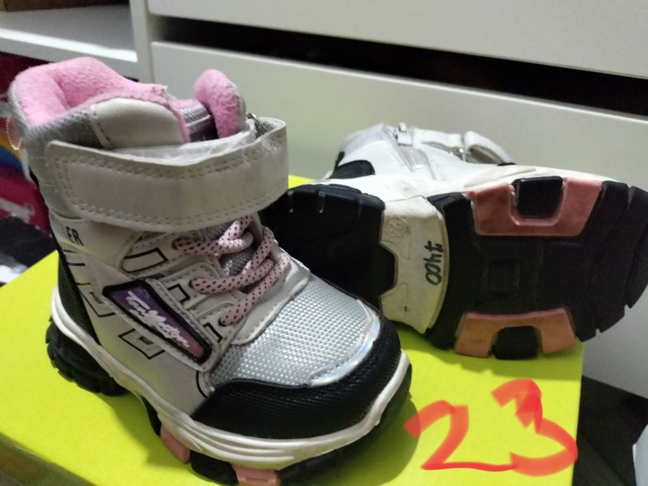 Продам детскую обувь