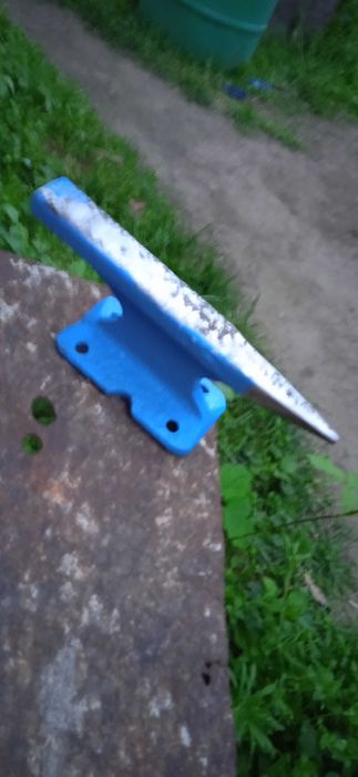 стара малка наковалня от осемдесетте години