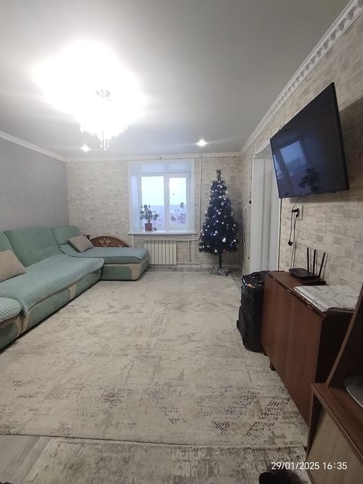 Продам 2- комн квартиру в 7/52, тёплая !!!