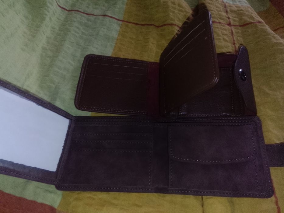 Vând două pormoneuri bărbătești