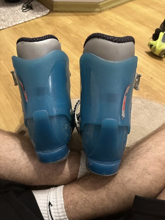 Skiuri + clapari marimea 32