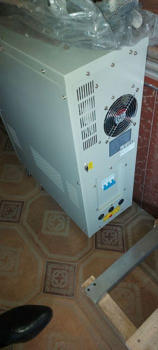 Продается UPS стабилизатор 6 кв.