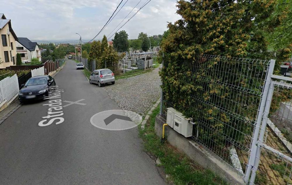 loc de veci la cimitir