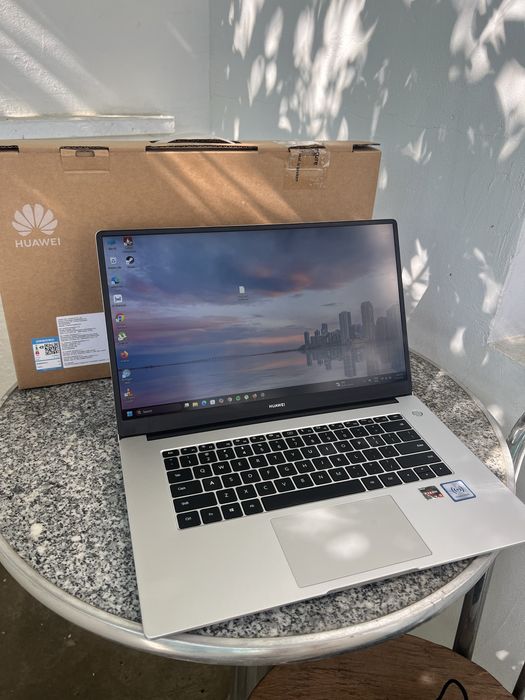 Laptop Huawei 15,4” nou