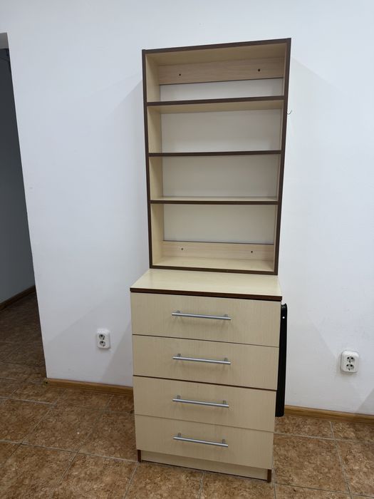 Продам мебель для салонов красоты.