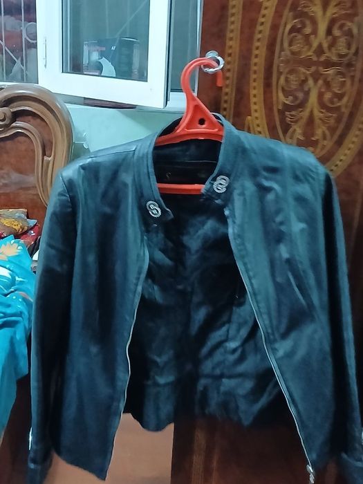 Сандк 150 
Корпеше 8 та 150 ден
Тумбо  200 коиам
Шкаф 500
Палто 300 
М