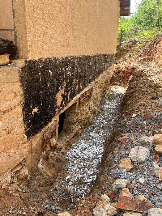 Вертикална планировка-подпорни стени,отводнители, полагане на паваж