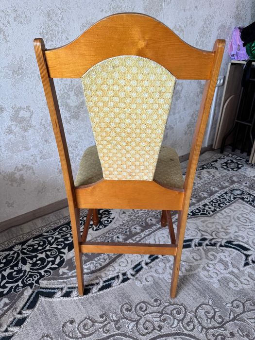 Продам 6 стульев