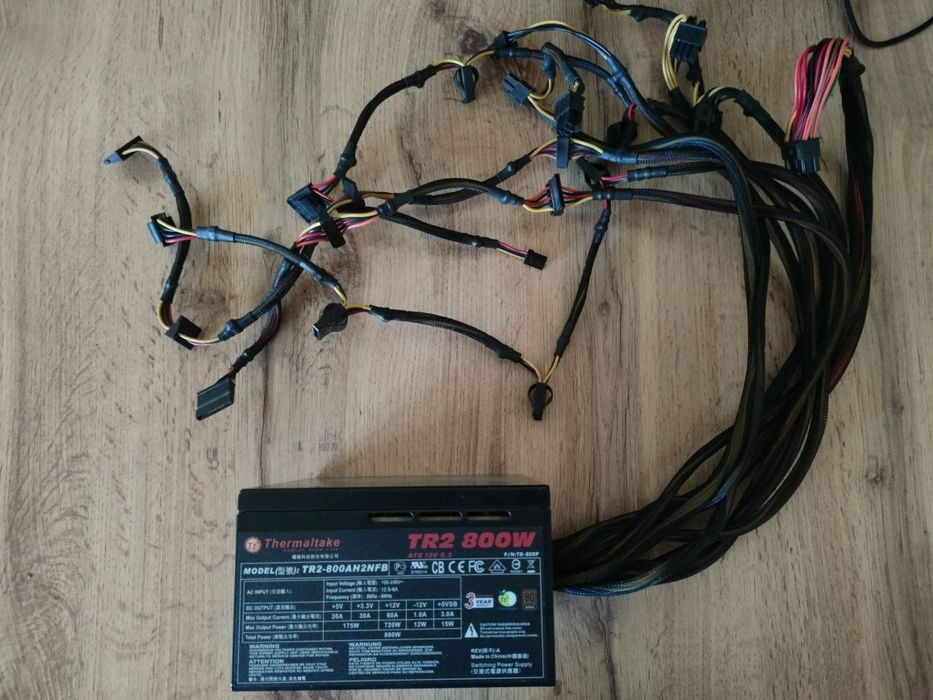 Продам блок питания 800w Thermaltake