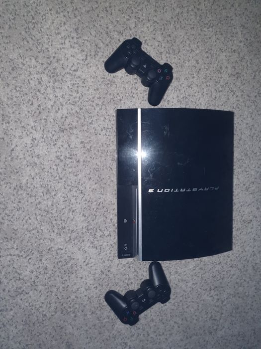 Consolă PlayStation 3 (PS3) Fat – HDD 500GB – Softată + 2 Controllere