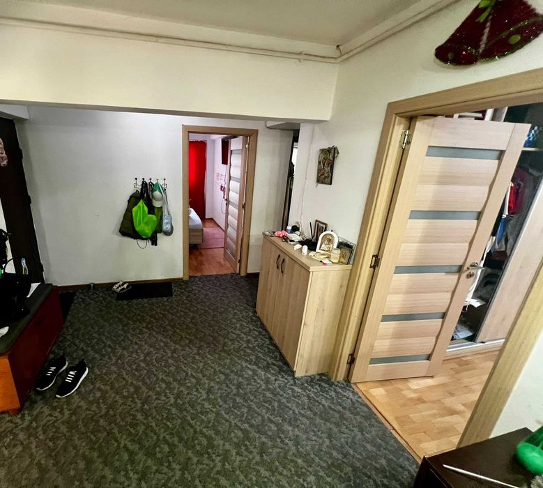 Apartament 4 camere, parter | Loc de parcare | Renovat | Boxă + Teren